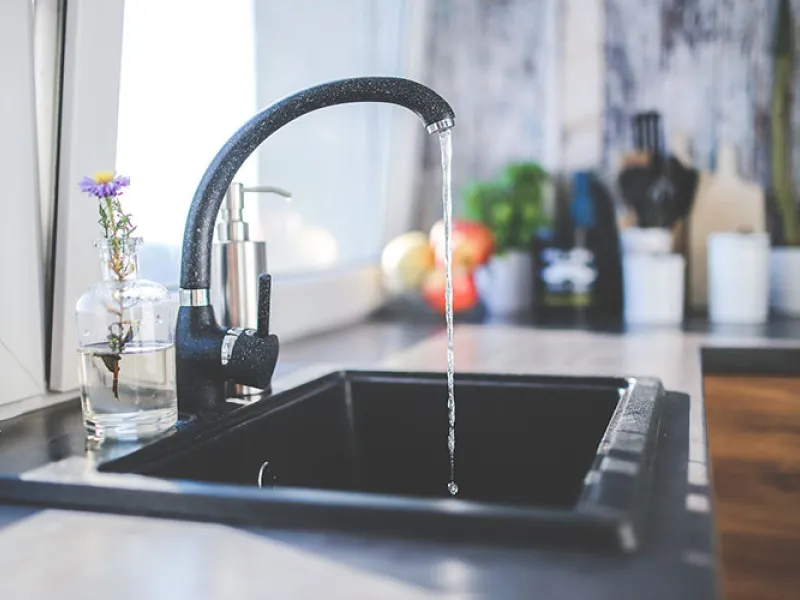 Las tarifas de agua varían hasta el 349% según la ciudad de residencia 